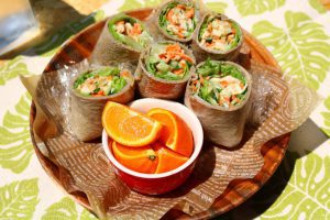 天気がいいから庭で軽くランチ