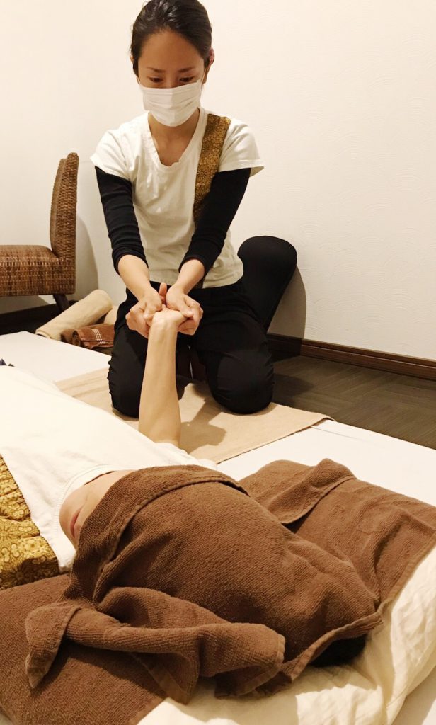 腕が凝ると肩も凝る。